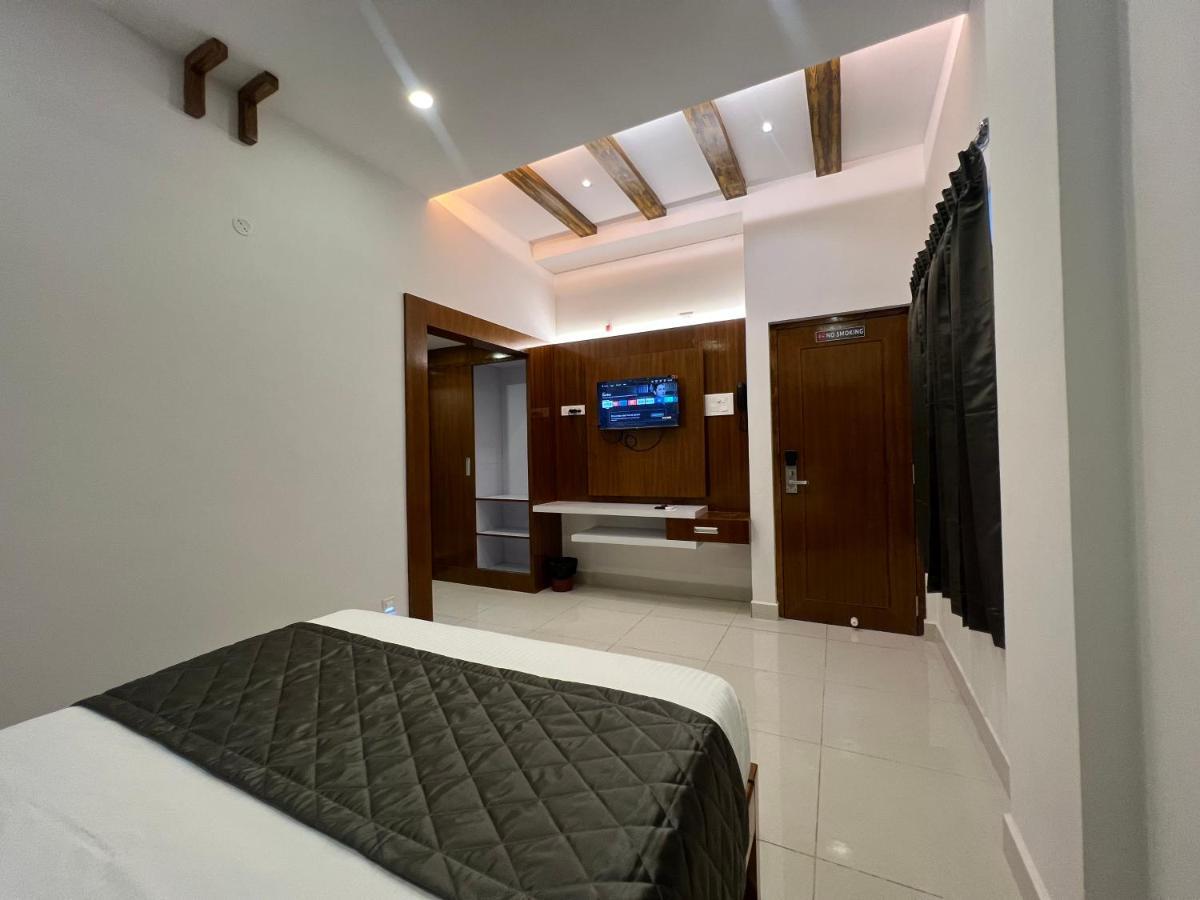 Le Hotel Host Tiruchirappalli Exterior foto